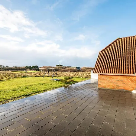 Dom wakacyjny Family-friendly With Pool, Located Close To The North Sea In Vrist *