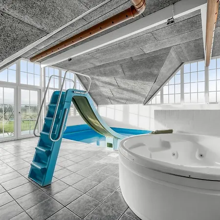 Family-friendly With Pool, Located Close To The North Sea In Vrist Dom wakacyjny *